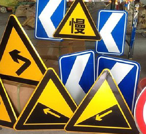 寿县标识标牌中颜色的确定是很重要的。